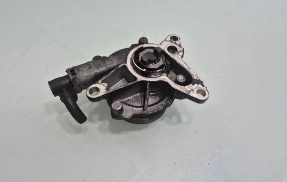 Nissan Qashqai+2 Vacuum pump 8200845984