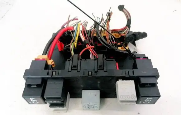 Volkswagen Caddy Fuse box set 1K0937049A F005V00578