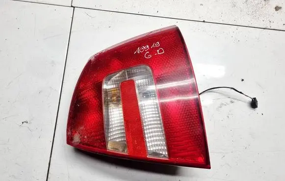 Skoda Octavia Mk2 (1Z) Rear/tail lights 1Z5945096A 1Z5945112A
