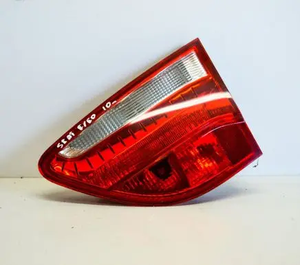 Tailgate rear/tail lights