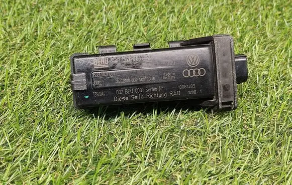 Audi A8 S8 D3 4E Tire pressure sensor 4E0907277 10061309 002BE00001