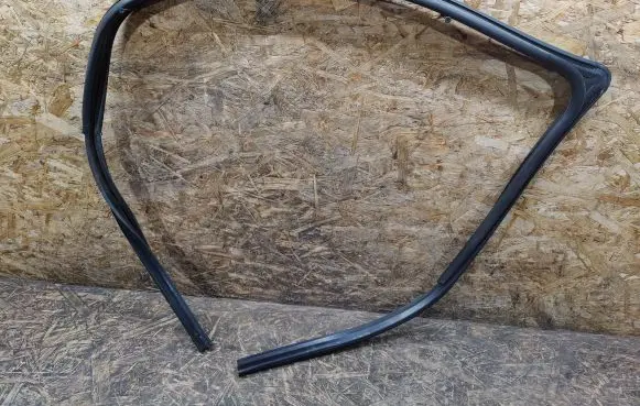 Dacia Logan I Rubber seal front coupe door window 