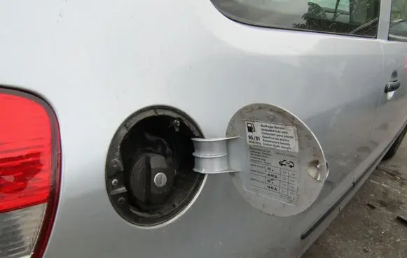 Volkswagen Fox Fuel tank cap trim 