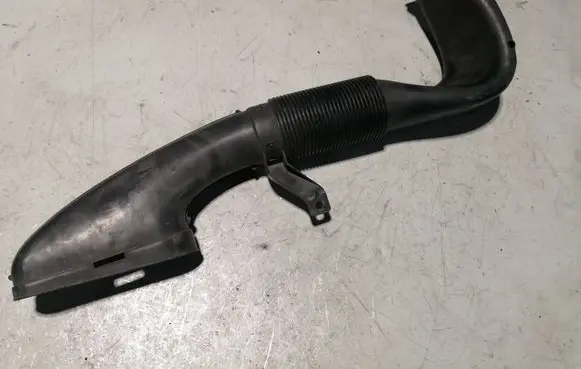 Mercedes-Benz SLK R172 Air intake duct part A6510900042