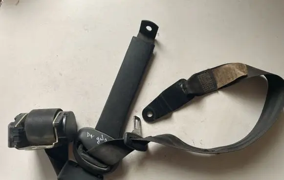 Volkswagen Transporter - Caravelle T4 Rear seatbelt 703857815