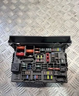 BMW 3 E90 E91 Fuse module 9119446