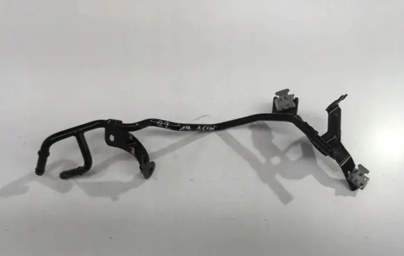 Audi Q2 - Engine coolant pipe/hose 04L121070AB