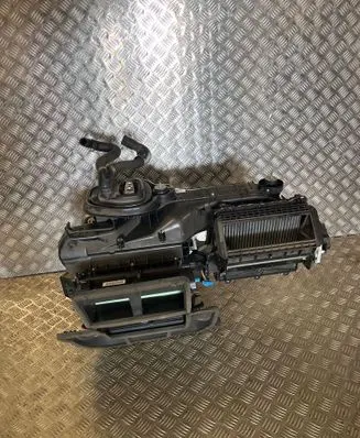 Volkswagen Touran III Interior heater climate box assembly T1010827A 5Q0963235A F0918A1M