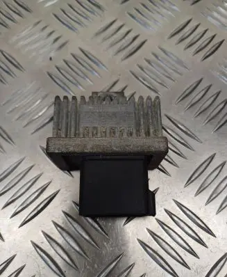 Renault Megane II Glow plug pre-heat relay 7700115078