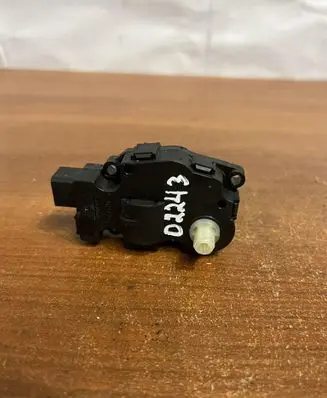 Mercedes-Benz C W204 A/C air flow flap actuator/motor 410475520 D2243