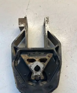 Volvo V50 Engine mount bracket P112D