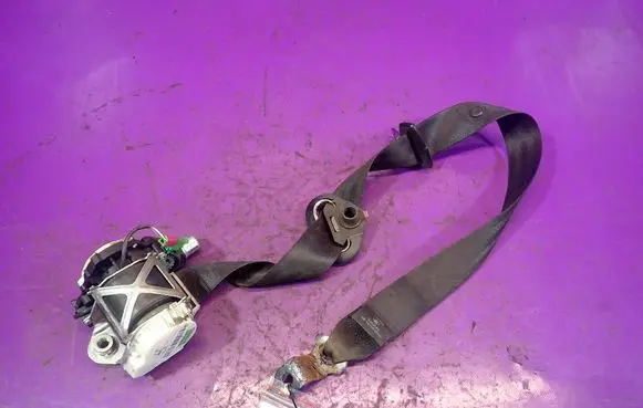 Skoda Fabia Mk2 (5J) Front seatbelt