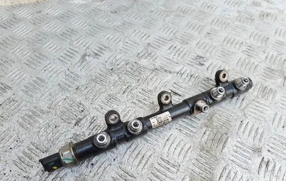 Nissan Navara D23 Fuel main line pipe 175217543R H8201257368 28389853