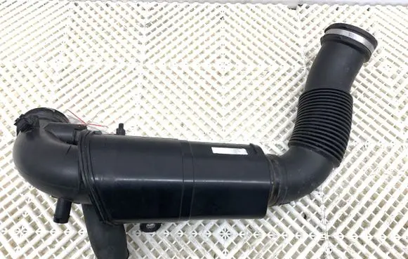 BMW X2 F39 Air intake hose/pipe 8693166