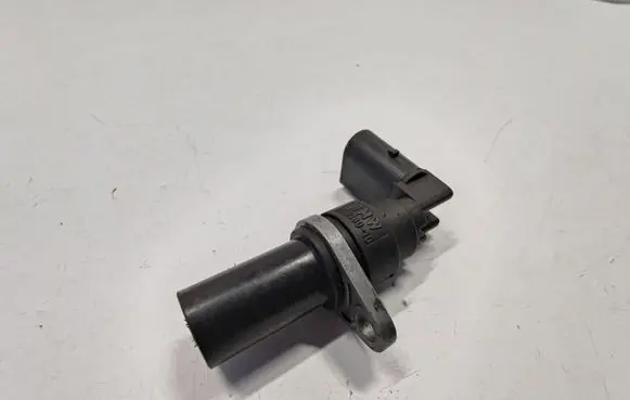 BMW 5 E39 Crankshaft position sensor 2247926 13622247926