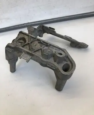 Mercedes-Benz GLA H247 Engine mounting bracket A2821550035