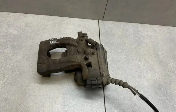 Nissan X-Trail T32 Rear brake caliper