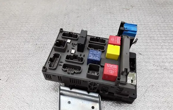 Renault Espace - Grand espace IV Fuse module 8200004201E