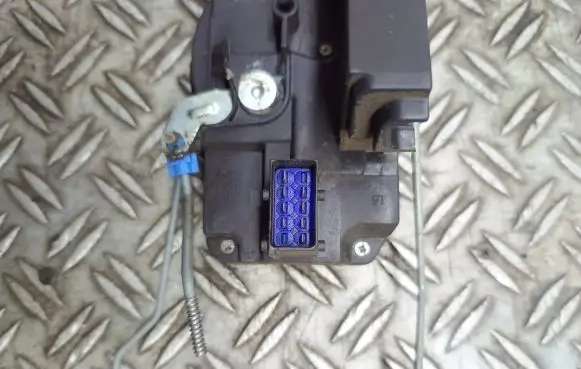 Renault Trafic II (X83) Front door lock