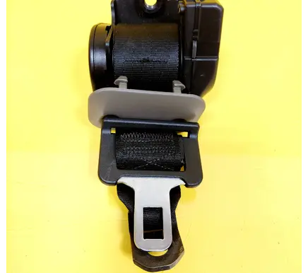 Chrysler Neon I Rear seatbelt 0423048