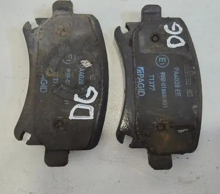 Volkswagen PASSAT B7 Brake pads (rear) 