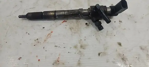 Volkswagen Golf VI Fuel injector 03L130277B