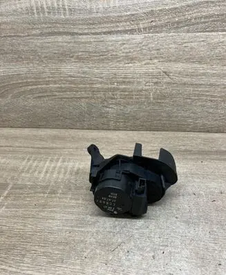 BMW 7 E65 E66 Air flap motor/actuator 6935077 B3250