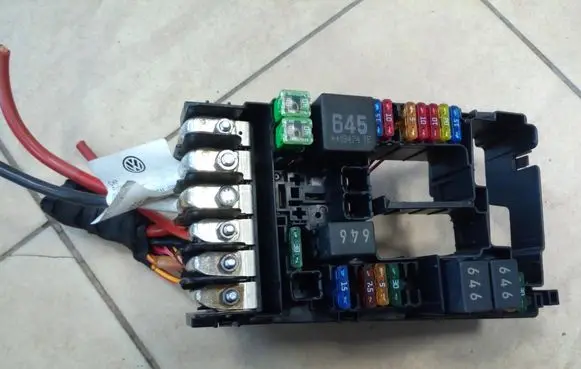 Volkswagen Golf VII Fuse module 5Q0937125A NE69990