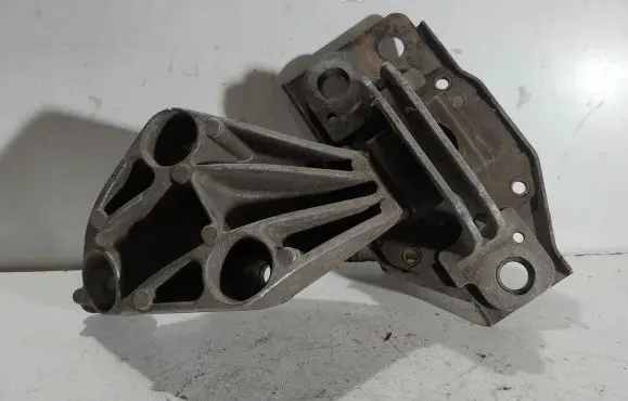 Renault Megane II Engine mount vacuum valve 