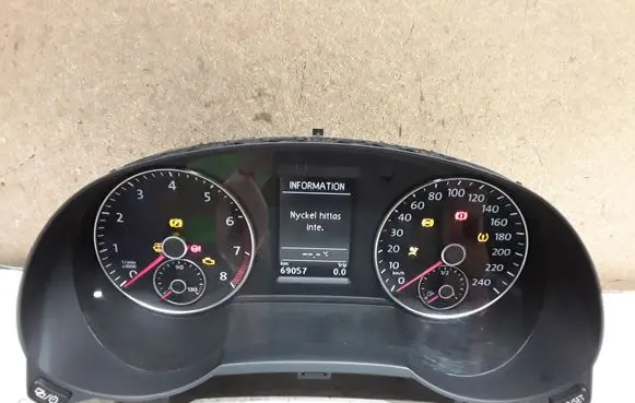 Volkswagen Sharan Speedometer (instrument cluster) 7N0920870M