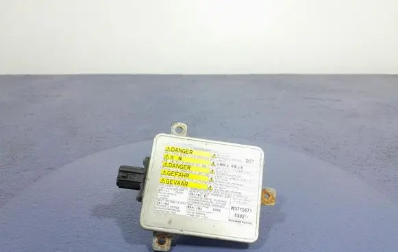 Mazda 3 II Voltage converter/converter module W3T15671