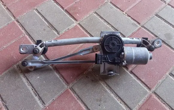 Front wiper linkage and motor
