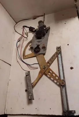 Volkswagen PASSAT B3 Front door window regulator motor 