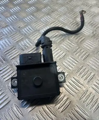 BMW 5 E60 E61 Glow plug pre-heat relay 7798000