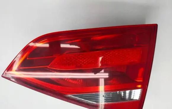 Tailgate rear/tail lights