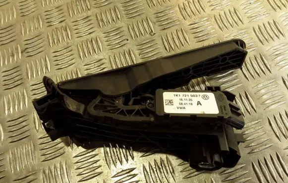 Volkswagen Golf V Accelerator throttle pedal 1K1721503P