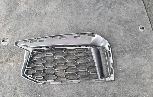 BMW 5 G30 G31 Front bumper lower grill 15067010 8063421