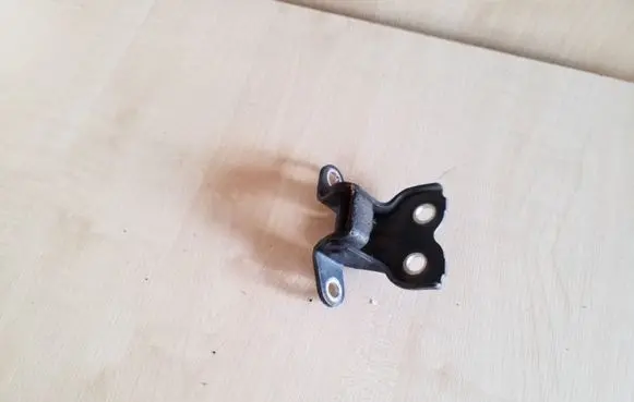 Toyota Avensis T250 Front door lower hinge 