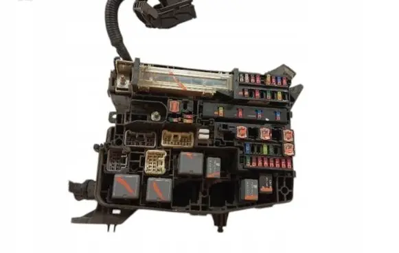 Toyota Avensis T270 Fuse box set 82111-05N90