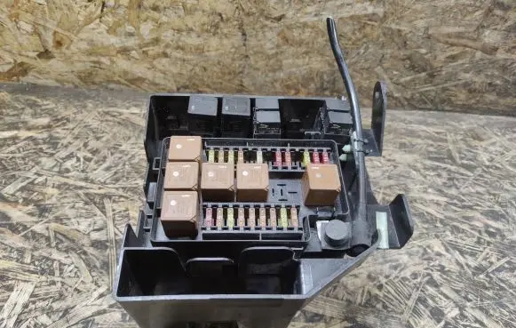 Jaguar XK8 - XKR Fuse module