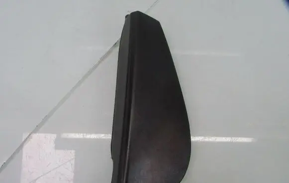 Renault Megane III Front arch trim 833300006R