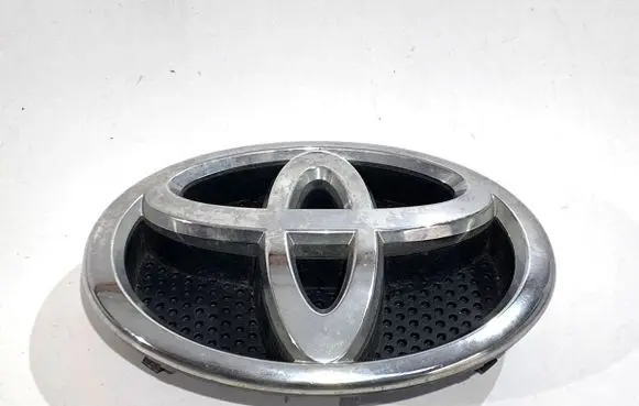 Toyota Auris 150 Manufacturer badge logo/emblem 7531112A10