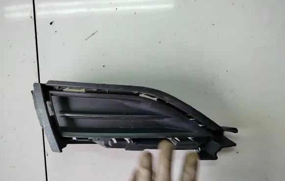 Volkswagen Golf VII Front bumper lower grill 5G0853211G