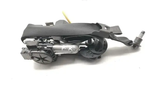Hyundai i30 Front seatbelt 