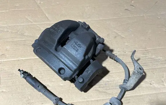 Volvo S90, V90 Front brake caliper 31381551