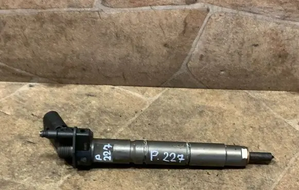 Mercedes-Benz E W212 Fuel injector A6420701387 080212