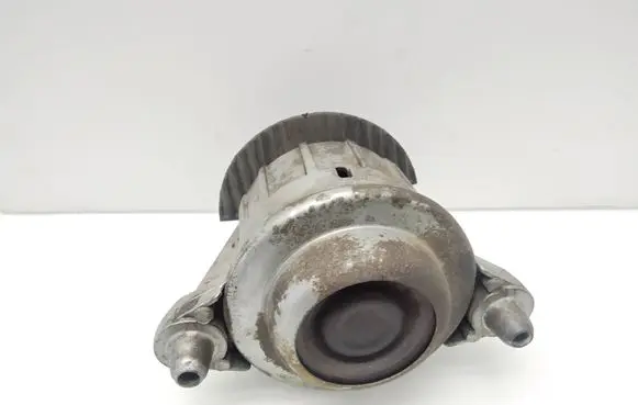 Mercedes-Benz C W204 Engine mount bracket XQ1035