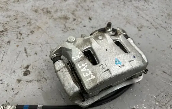 Nissan Leaf II (ZE1) Front brake caliper