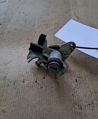 Audi A6 S6 C6 4F Tailgate exterior lock 8E0827573