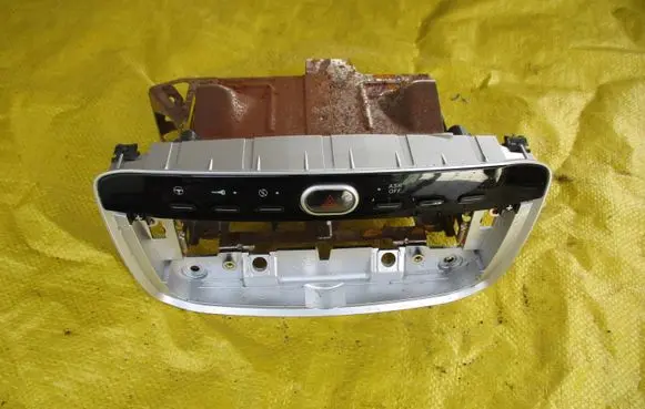 Fiat Grande Punto Radio/GPS head unit trim 735506947
